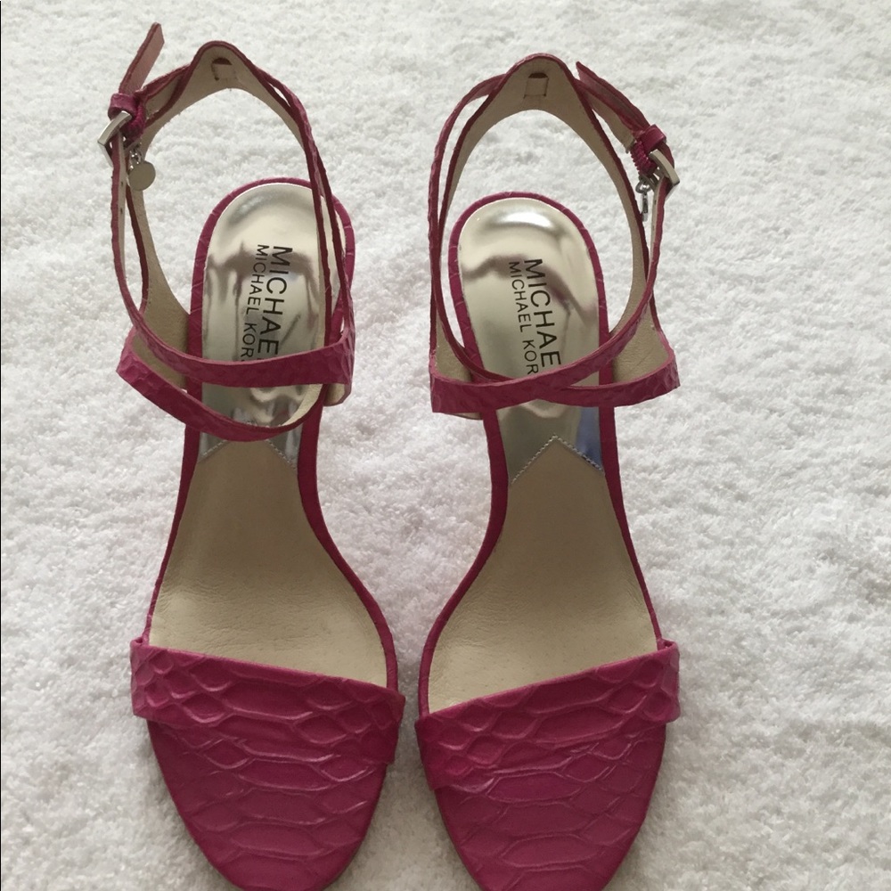 Brand New Michael Kors Sandals in pink